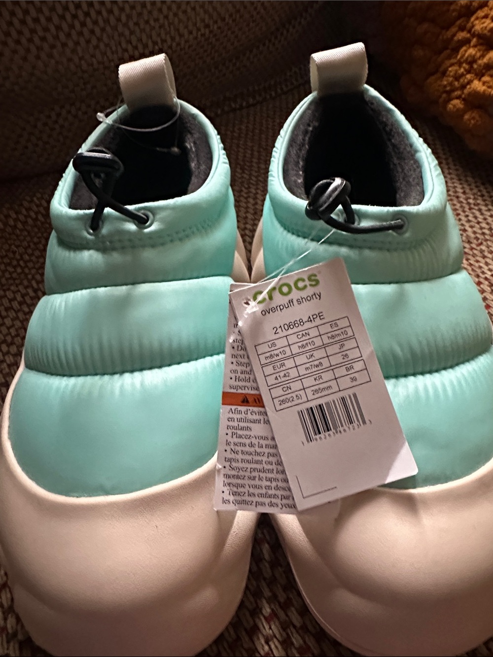 CROCS Adult Men’s 8 women’s 10
Puffer Slip-On Slippers in Turquoise and White